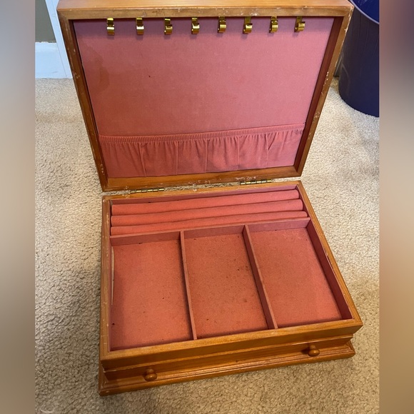 Jewelry box - Picture 3 of 3